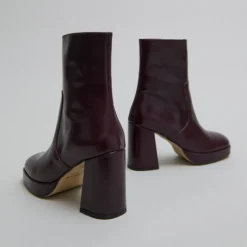 Bottines à talons et bouts carrés