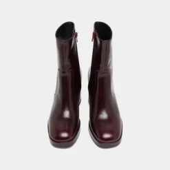 Bottines à talons et bouts carrés