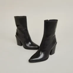Bottines à talons et bouts pointus