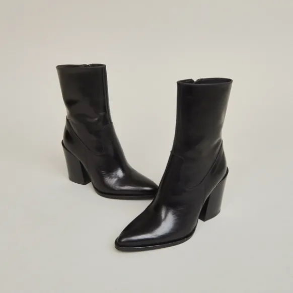 Bottines à talons et bouts pointus