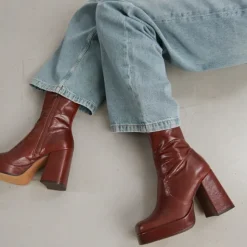 Bottines à talons et bouts carrés