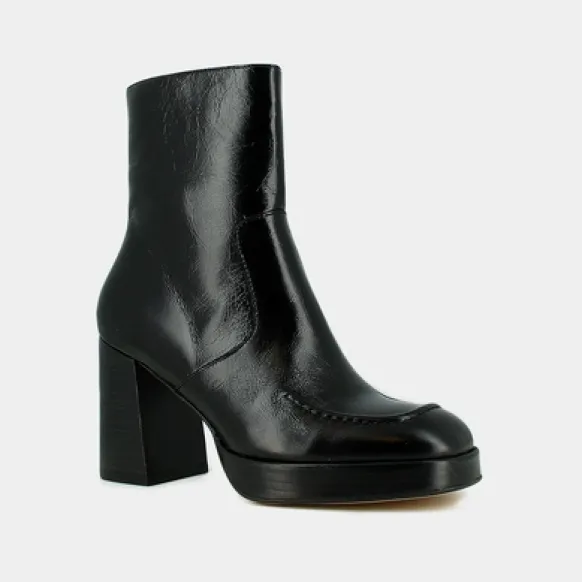 Bottines à talons et bouts carrés