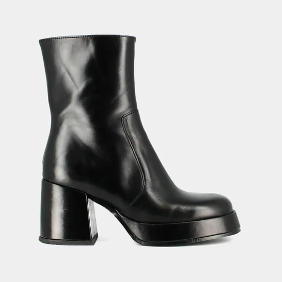 Bottines à talons et bouts carrés