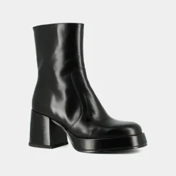 Bottines à talons et bouts carrés