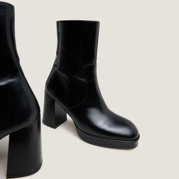 Bottines à talons et bouts carrés