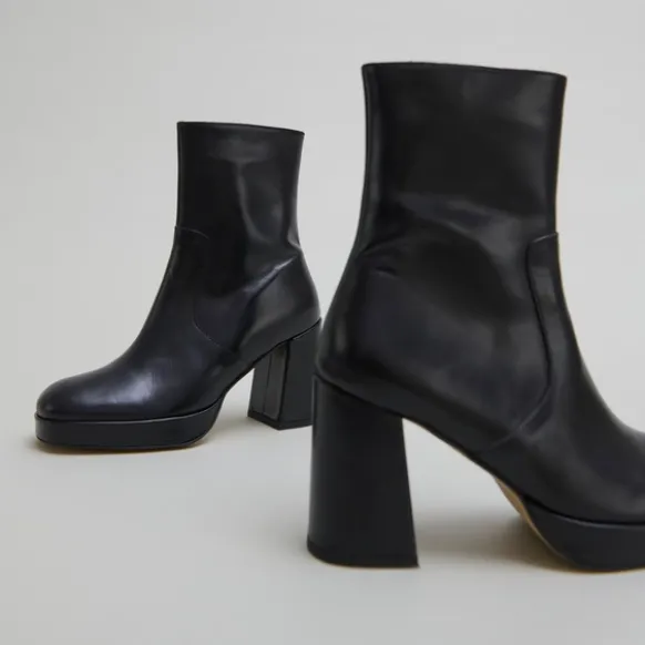 Bottines à talons et bouts carrés