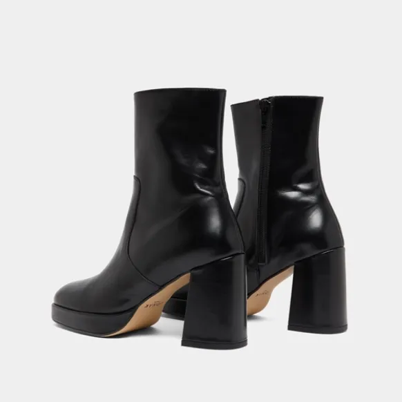 Bottines à talons et bouts carrés
