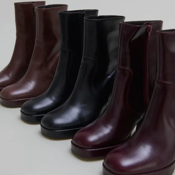 Bottines à talons et bouts carrés