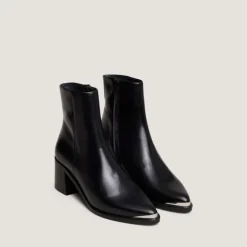 Bottines à talons et embouts argentés