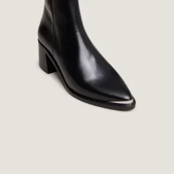 Bottines à talons et embouts argentés