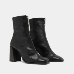Bottines à talons et fermetures éclairs ...