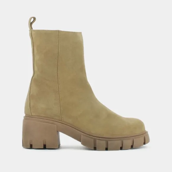 Bottines à talons et semelles crantées