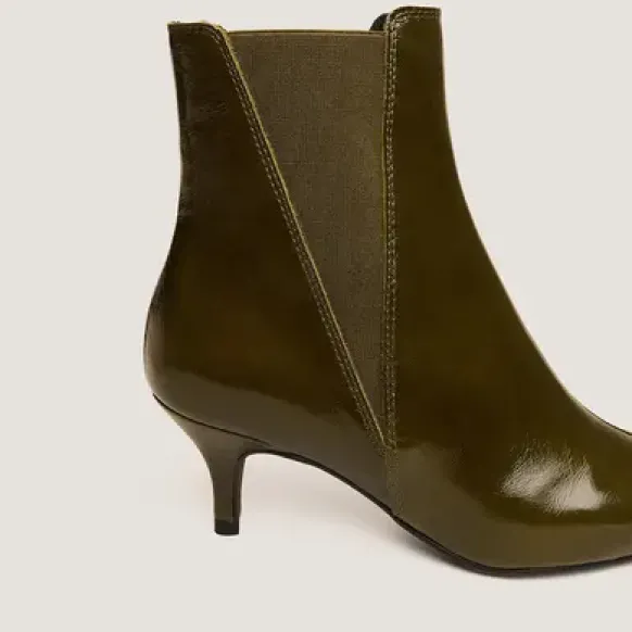 Bottines à talons fins et bouts pointus