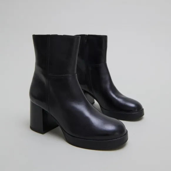 Bottines à talons flare
