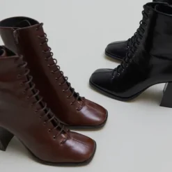 Bottines à talons lacées