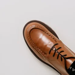 Derbies à lacets et semelles crantées
