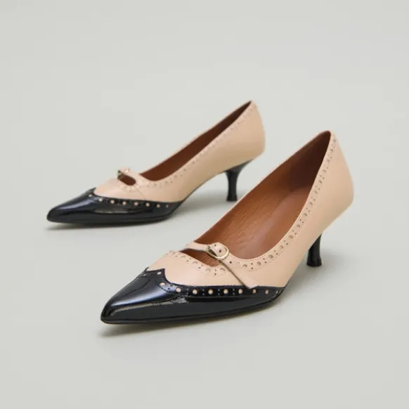 Escarpins à brides et détails perforés.....