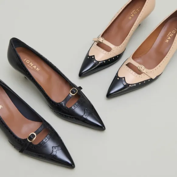 Escarpins à brides et détails perforés.....