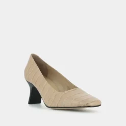 Escarpins à talons inclinés