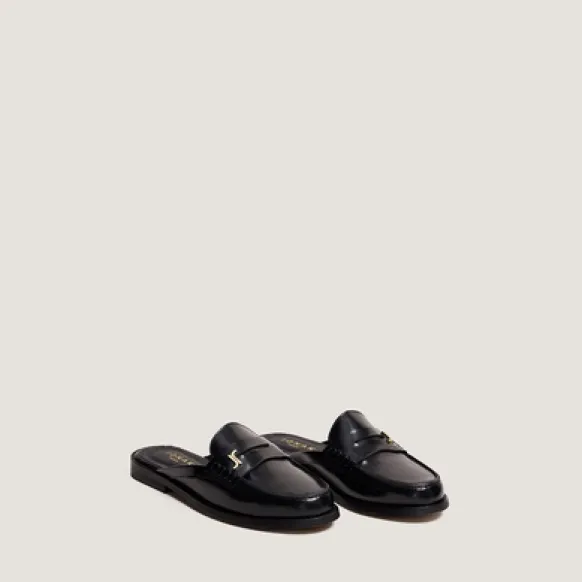 Mocassins à bouts arrières ouverts et monogrammes