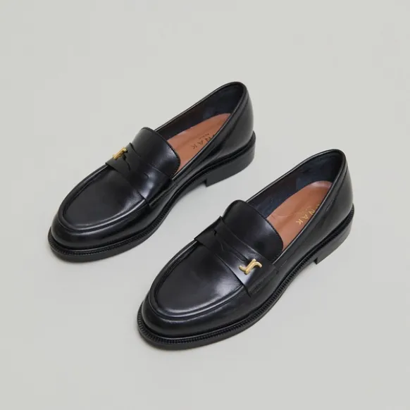Mocassins à bouts ronds et monogrammes