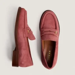 Mocassins à bouts ronds et monogrammes