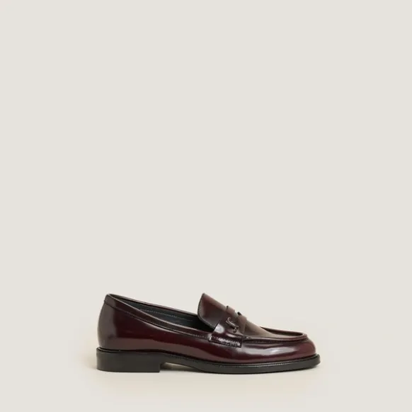 Mocassins à bouts ronds et monogrammes