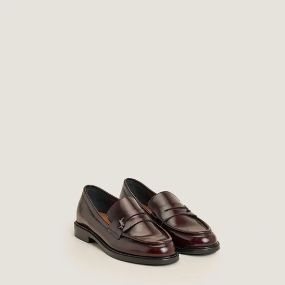 Mocassins à bouts ronds et monogrammes