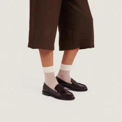 Mocassins à bouts ronds et monogrammes