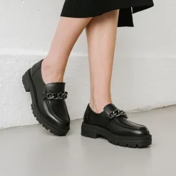 Mocassins à chaines et semelles crantées...