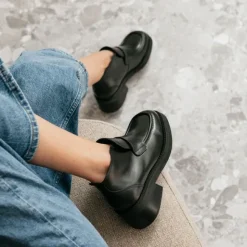 Mocassins à languettes et bouts carrés