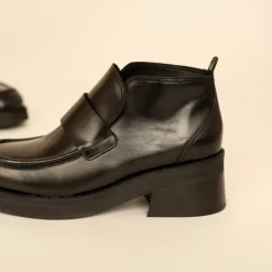Mocassins à languettes et bouts carrés