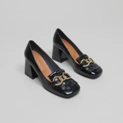 Mocassins à talons et boucles dorées