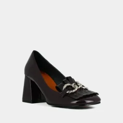 Mocassins à talons et boucles argentées...