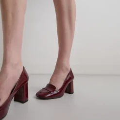 Mocassins à talons et bouts carrés