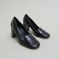Mocassins à talons et bouts carrés