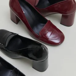 Mocassins à talons et bouts carrés