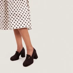 Mocassins à talons et monogrammes