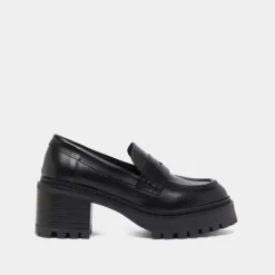 Mocassins à talons et semelles crantées....