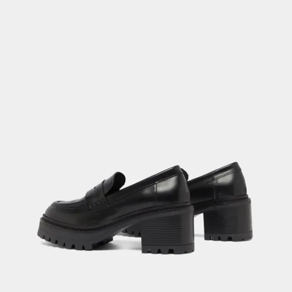 Mocassins à talons et semelles crantées....
