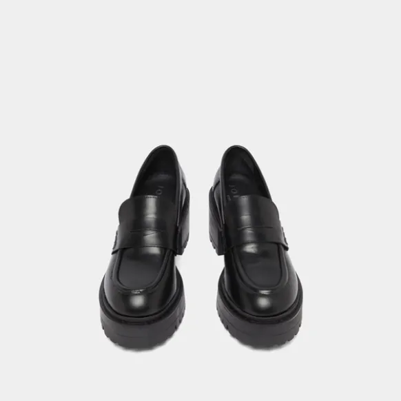 Mocassins à talons et semelles crantées....