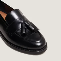 Mocassins à talons plats et pompons
