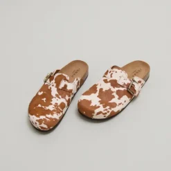 Mules à boucles