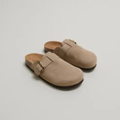 Mules à boucles
