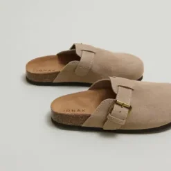 Mules à boucles