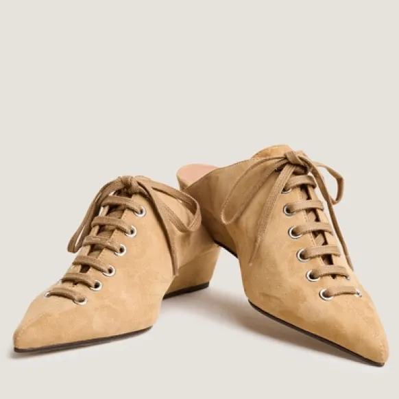 Mules à lacets et talons compensés