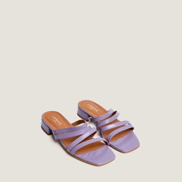 Mules à petits talons et brides fines