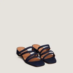 Mules à petits talons et brides fines