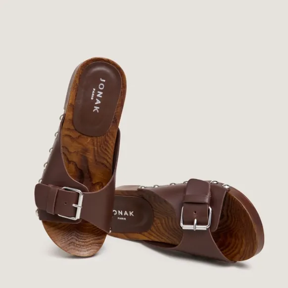 Mules à petits talons et rivets