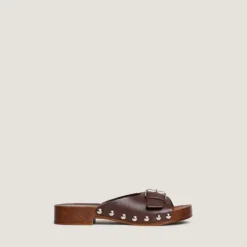 Mules à petits talons et rivets